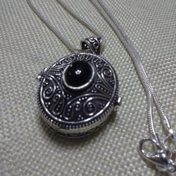 Orante BLACK ONYX LOCKET Handmade Sterling on a 20" Chain #976B - Picture 2 of 4